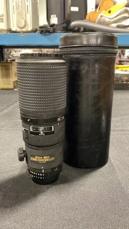 NIKON AF MICRO-NIKKOR 200MM F/4D IF-ED PROFESSIONAL GRADE MACRO LENS WITH CASE