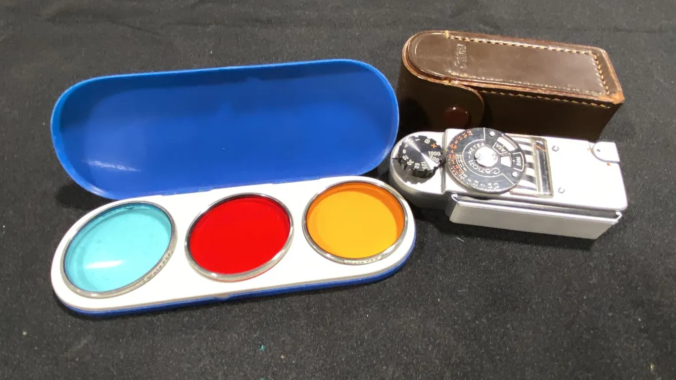 CANON P LIGHT METER WITH CASE & WALZ 3PC FILTER SET FOR CANON P