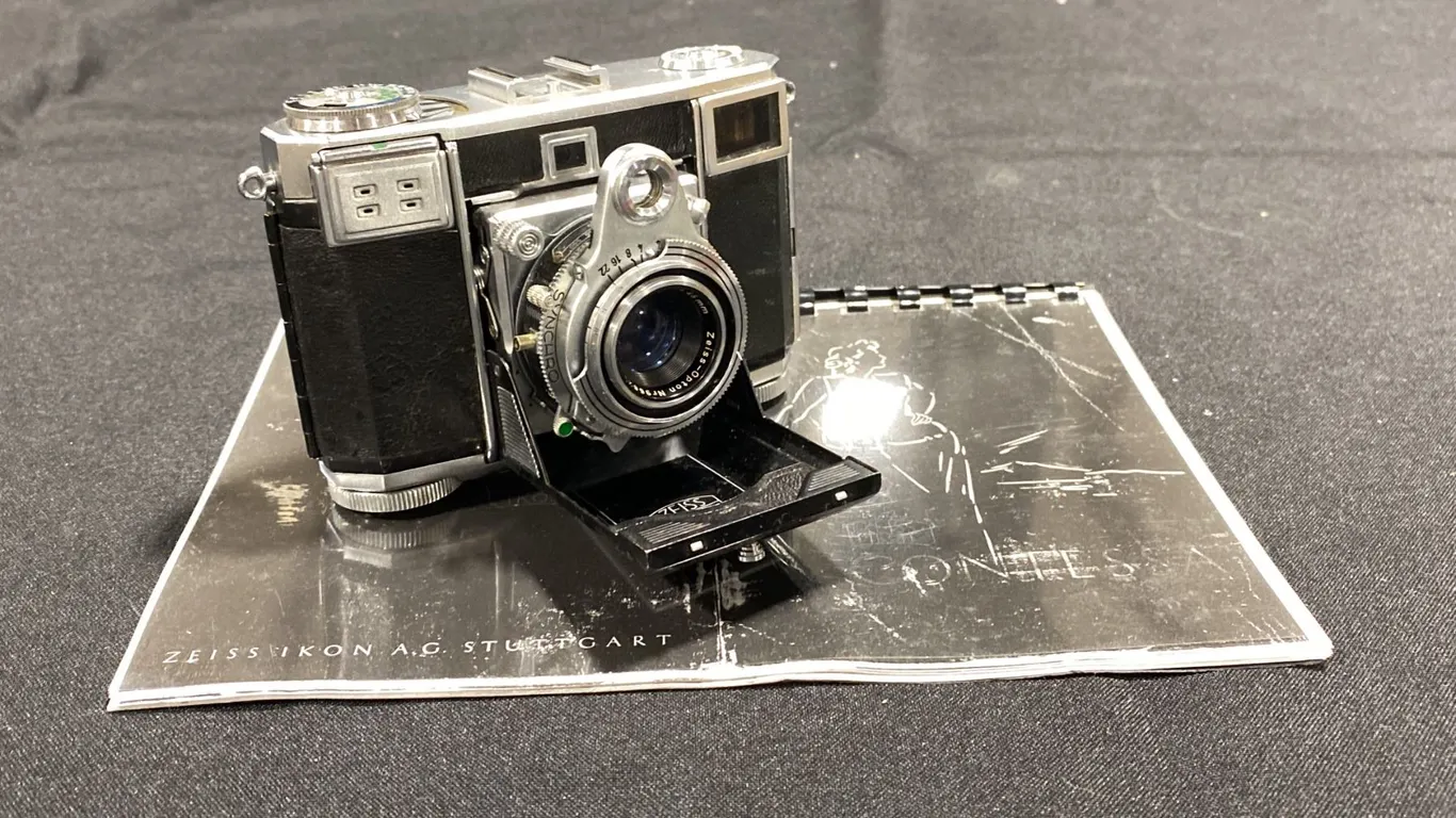 ZEISS IKON CONTESSA 35MM DROP BED FOLDING RANGEFINDER CAMERA WITH CARL ZEISS TESSAR 45MM F/2.8 LENS,