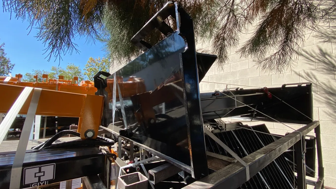 GIYI STB47 HEAVY DUTY SKID STEER TELESCOPIC BOOM ATTACHMENT, MAX LENGTH 131", 47" MAX REACH, 3300LB