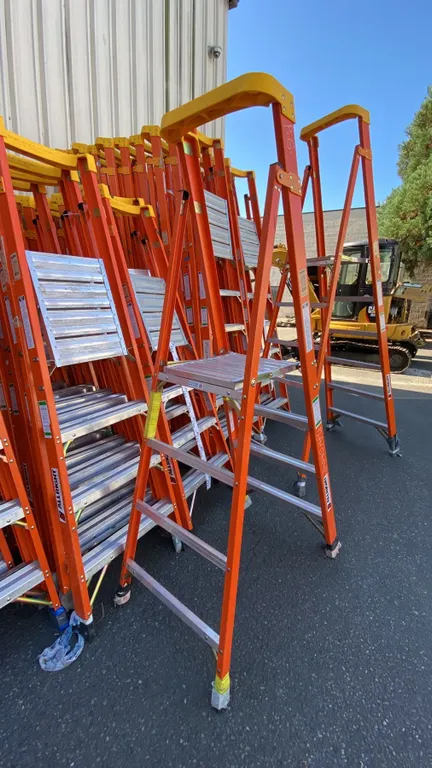 ALLRIGHT FXP300-04 HEAVY DUTY 4' ORANGE CARBON FIBER INDUSTRIAL PLATFORM LADDER