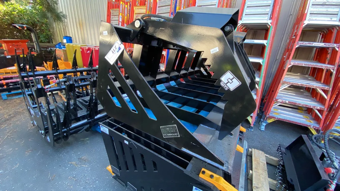 GIYI HWG44 72" SKID STEER HOLLOW WOOD GRABBER ATTACHMENT