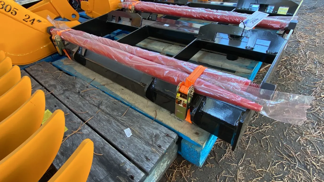 HEAVY DUTY SKID STEER BALE FORK ATTACHMENT SET