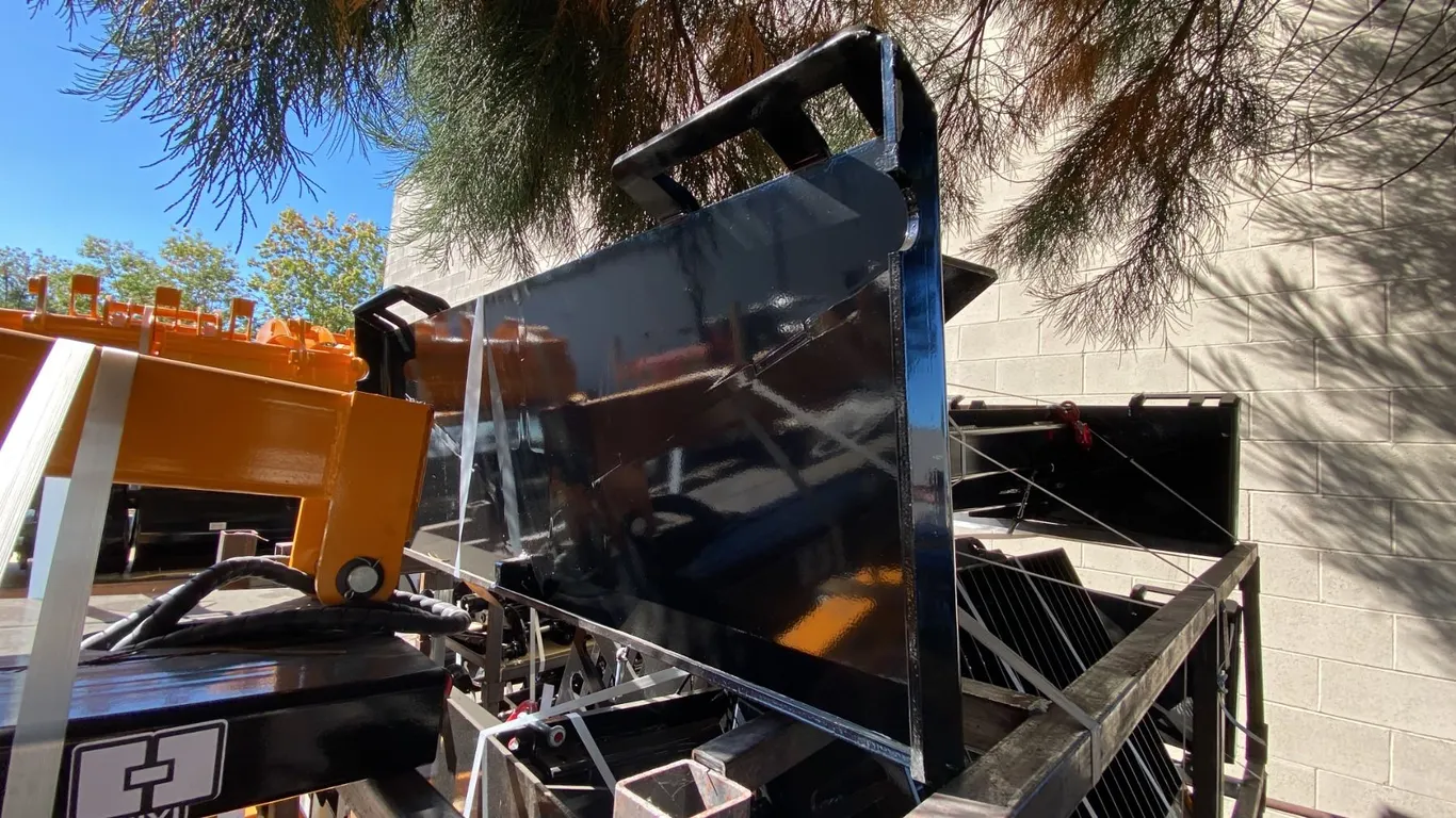 GIYI STB47 HEAVY DUTY SKID STEER TELESCOPIC BOOM ATTACHMENT, MAX LENGTH 131", 47" MAX REACH, 3300LB