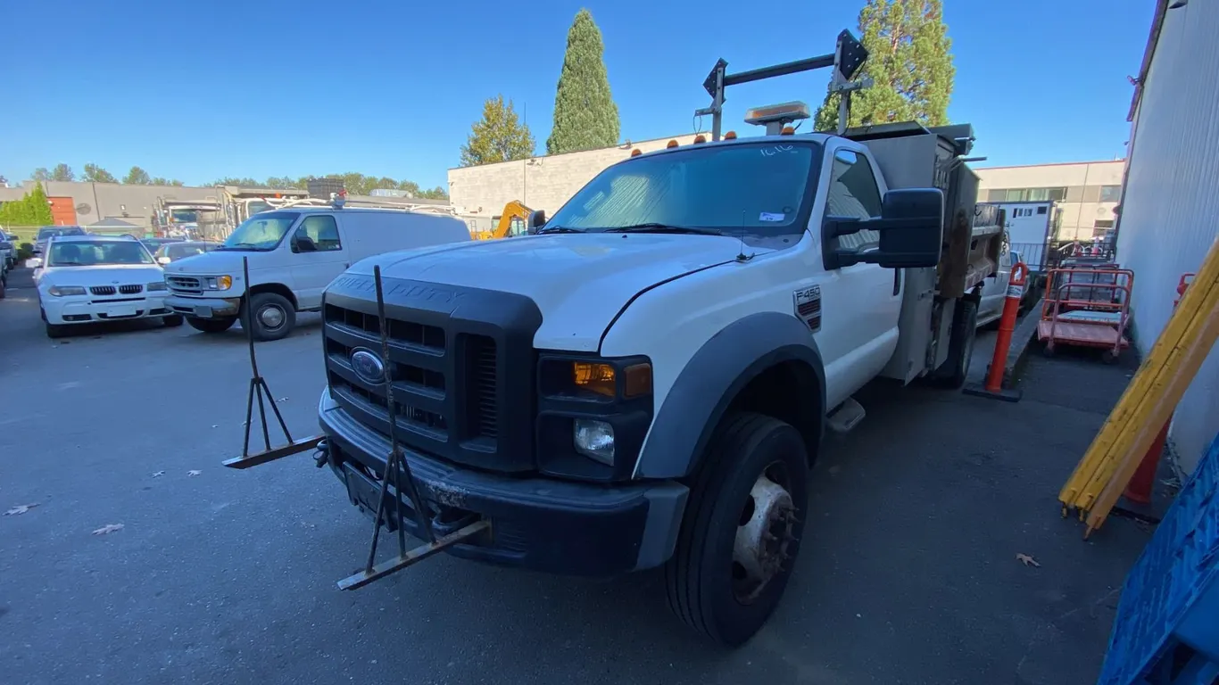 2008 FORD F450 SUPERDUTY, 2DR DUMP TRUCK, WHITE, VIN 1FDXF46R98EA14600,