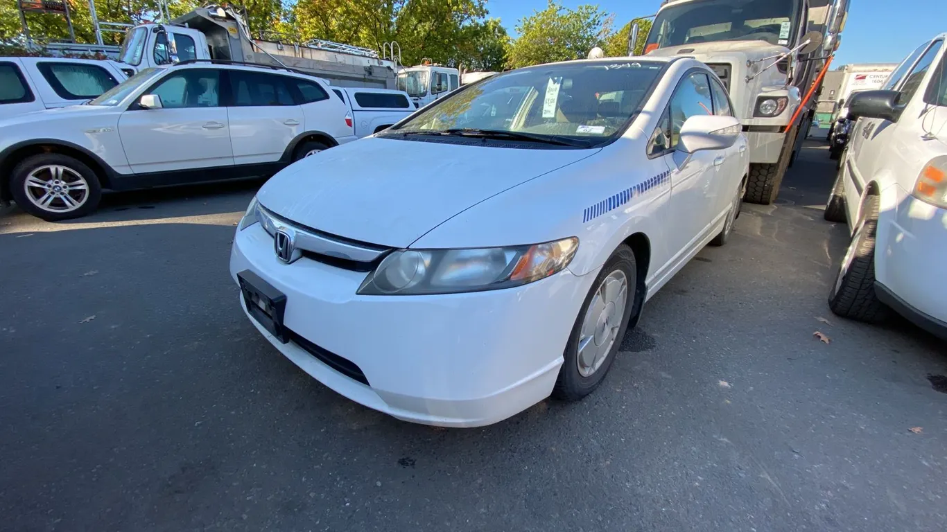 2008 HONDA CIVIC HYBRID, 4DRSD, WHITE, VIN JHMFA36208S800927,