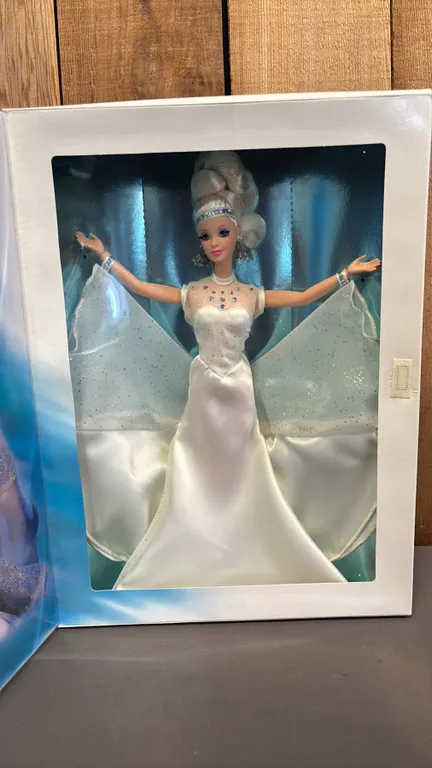 VINTAGE 1996 CLASSIQUE COLLECTION STARLIGHT DANCE BARBIE *IN ORIGINAL BOX*