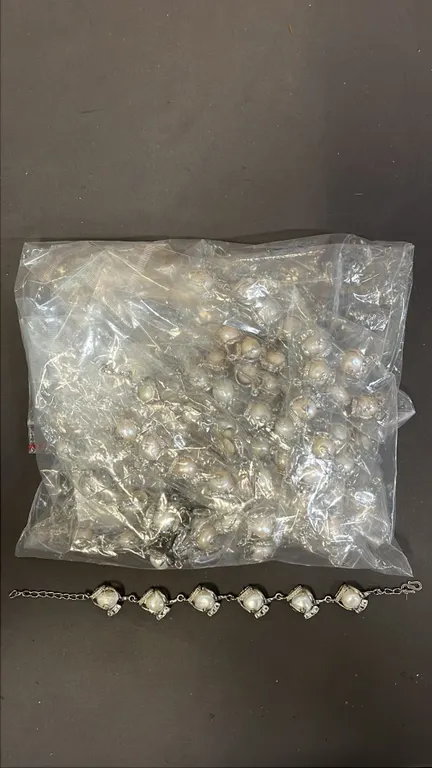 BAG OF (17) BAROQUE PEARL & STAINLESS STEEL BRACELETS