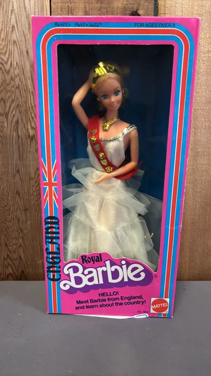 VINTAGE 1979 ROYAL BARBIE ENGLAND DOL *IN ORIGINAL BOX*