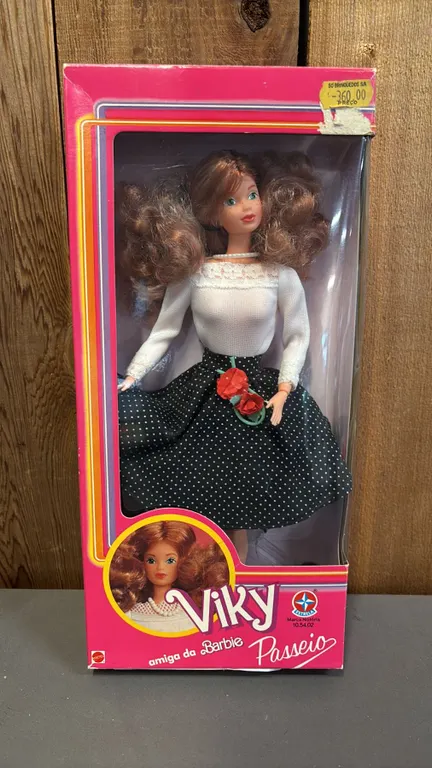 VINTAGE 1993 BARBIE ESTRELA (BRAZIL) VILKY DOLL *IN ORIGINAL BOX*