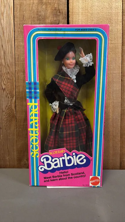 VINTAGE 1980 SCOTTISH BARBIE *IN ORIGINAL BOX*
