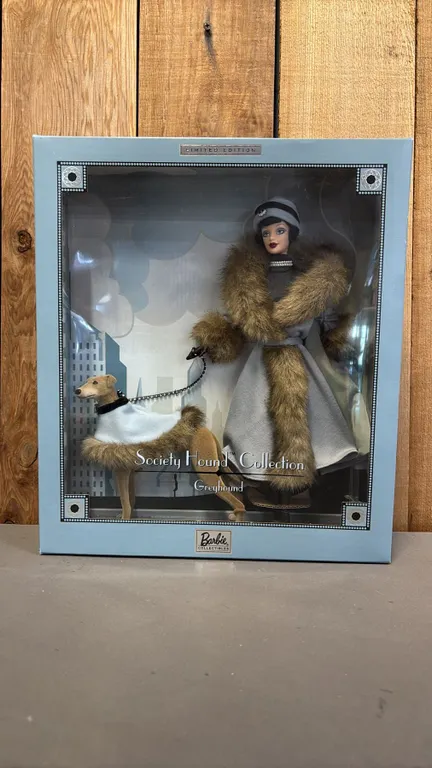 VINTAGE 2000 SOCIETY HOUND COLLECTION BARBIE WITH GREYHOUND *IN ORIGINAL BOX*