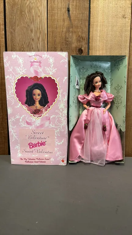 VINTAGE 1995 SWEET VALENTINE BARBIE *IN ORIGINAL BOX*