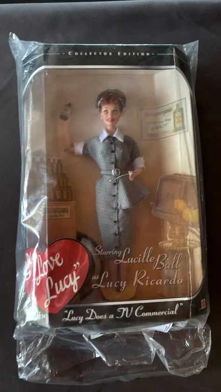 VINTAGE 1997 "I LOVE LUCY" EPISODE 30 "LUCY DOES A TV COMMERCIAL DOLL *SEALED IN ORIGINAL BOX*