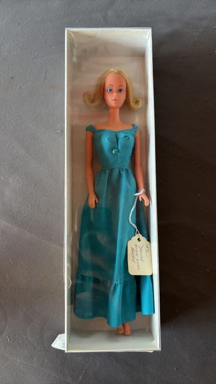 VINTAGE 1976 DELUXE QUICK CURL BARBIE