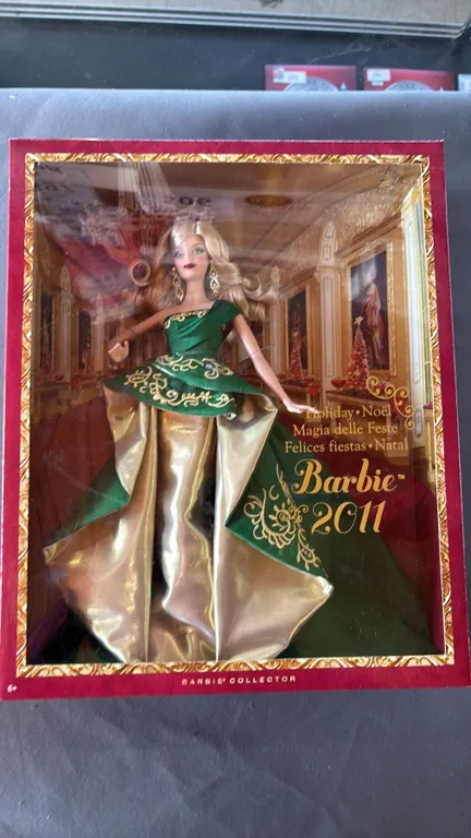 2011 HOLIDAY BARBIE *IN ORIGINAL BOX*