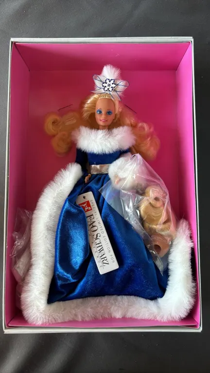 VINTAGE 1990 SPECIAL LIMITED EDITION WINTER FANTASY BARBIE *IN ORIGINAL BOX*