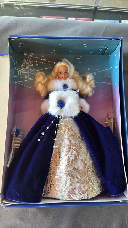 VINTAGE 1993 WINTER PRINCESS BARBIE *IN ORIGINAL BOX*