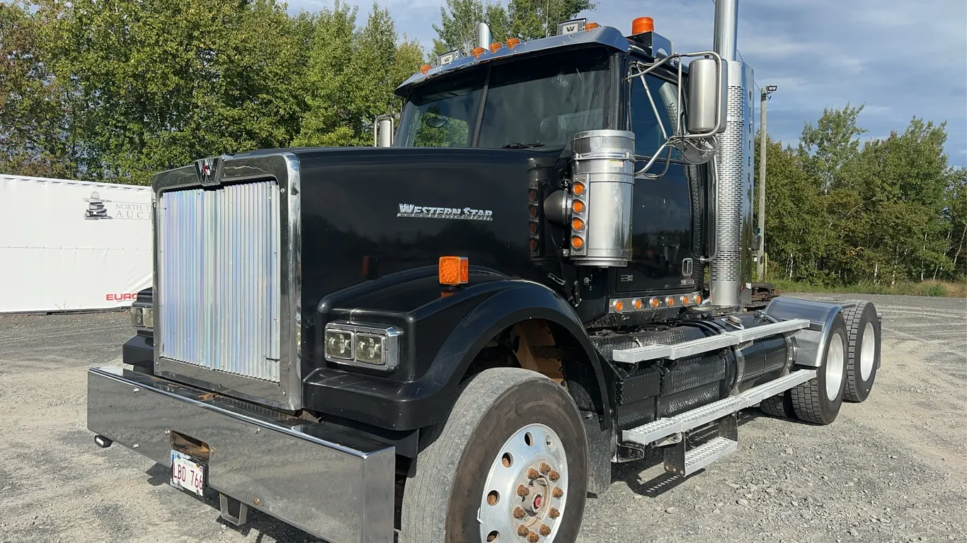 2015 Western Star 4900SF T/A Day Cab Truck Tractor