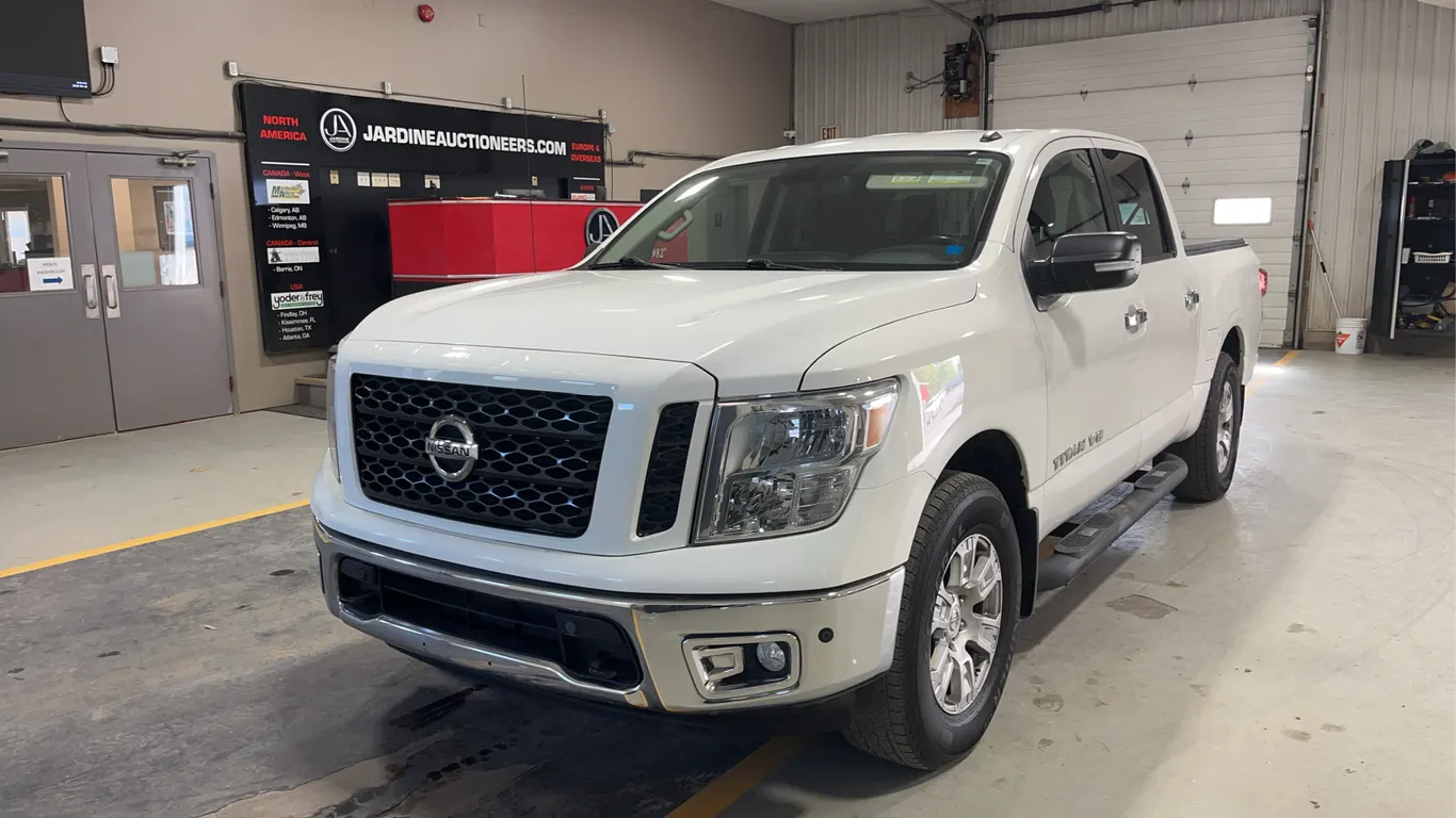 2019 Nissan Titan 4x4 SV 4dr Crew Cab