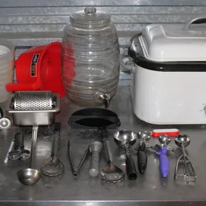 GE Roaster Oven with Utensils and Buffalo Bowls