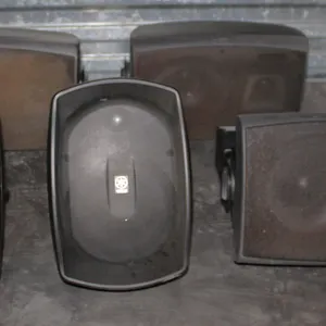 5 Wall Mount Speakers Yamaha And MG