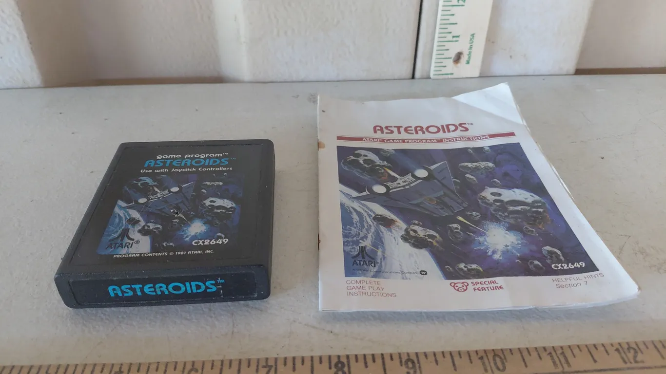 1981 Asteroids Atari Game W/Booklet