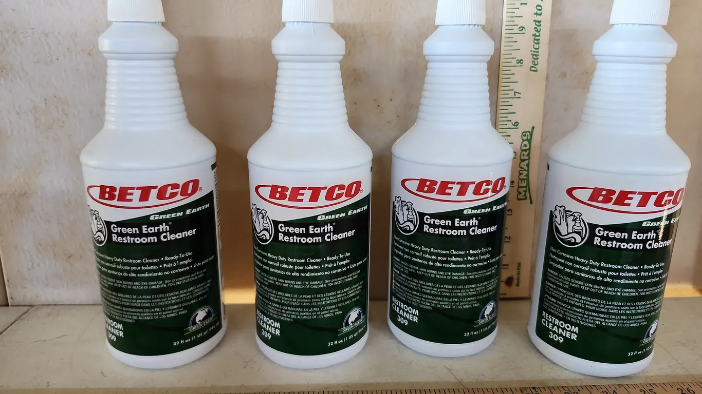 4 Ct Betco Green Earth Restroom Cleaner 309, 32 oz/1 Qt.