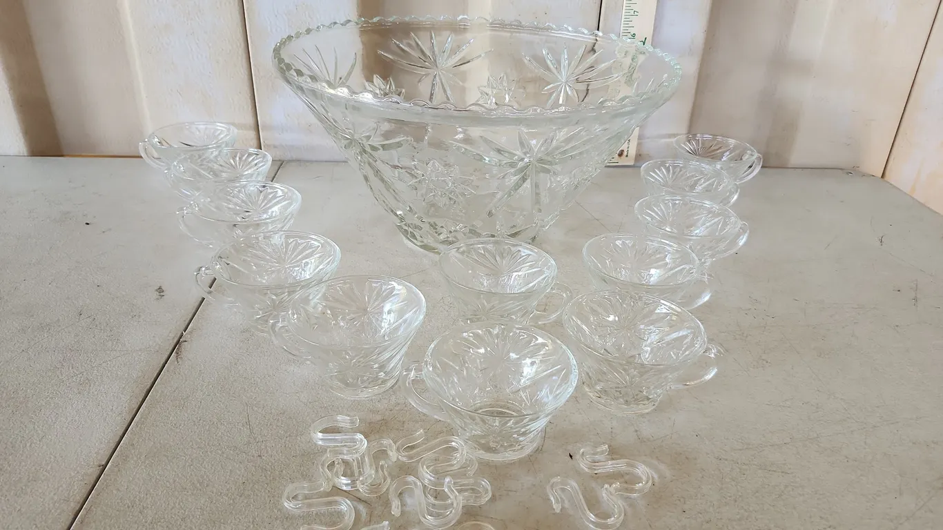 Vintage Anchor Hocking Star Of David Glass Punch Bowl W/Matching Cups & Plastic Hooks