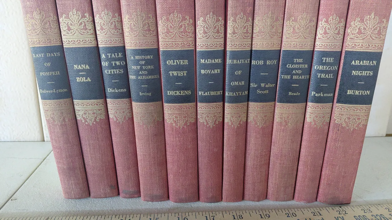 11 Vintage De Luxe Editions Club Hardback Books-Last Days Of Pompeii, Nana, A Tale Of 2 Cities, A Hi