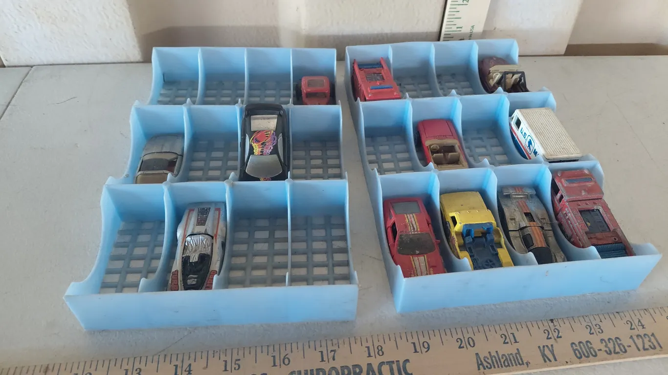 2 Plastic Trays & 12 Assorted Hot Wheels Cars