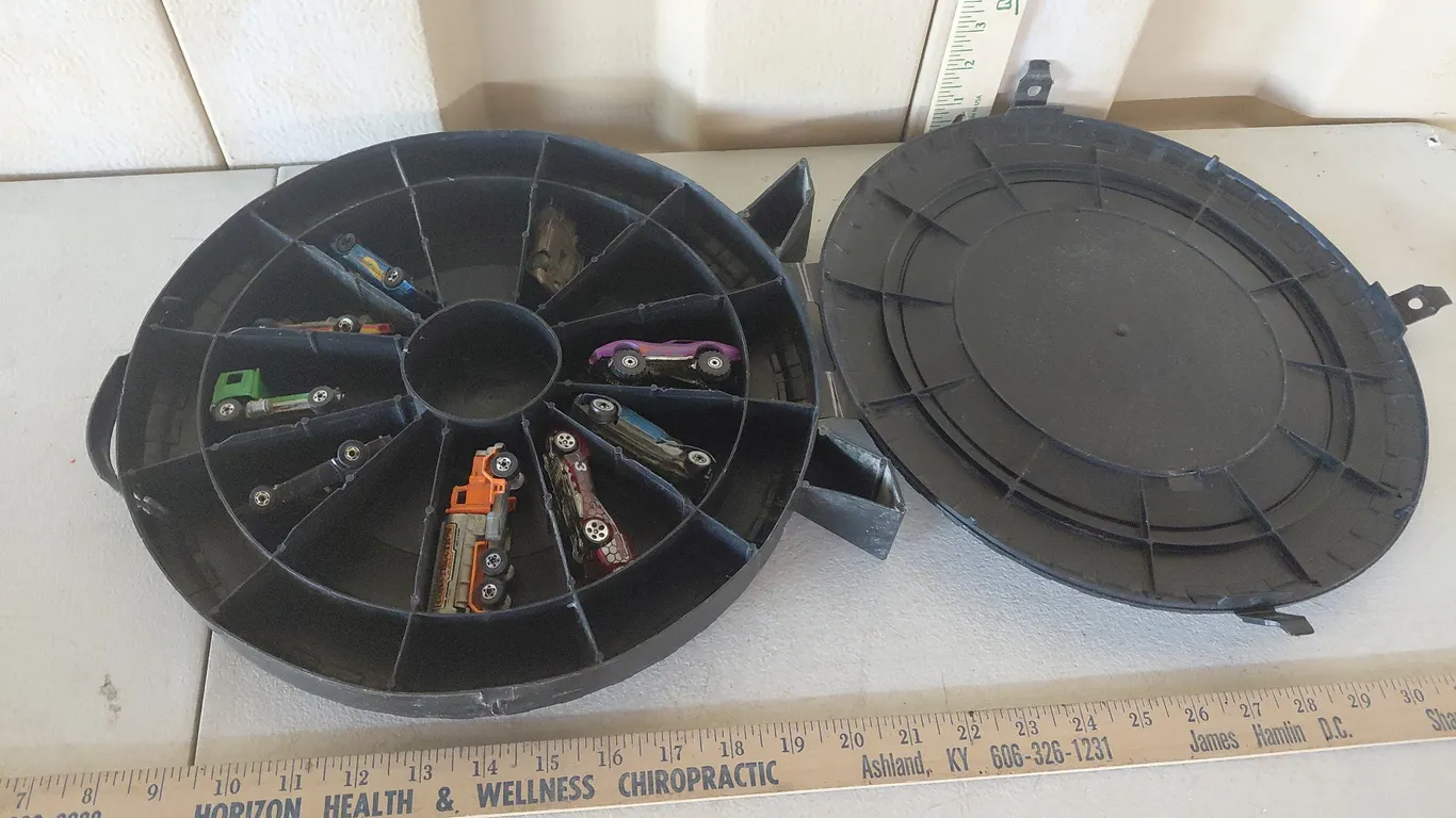 1968 Hot Wheels Super Rally Case & 9 Assorted Hot Wheels Cars