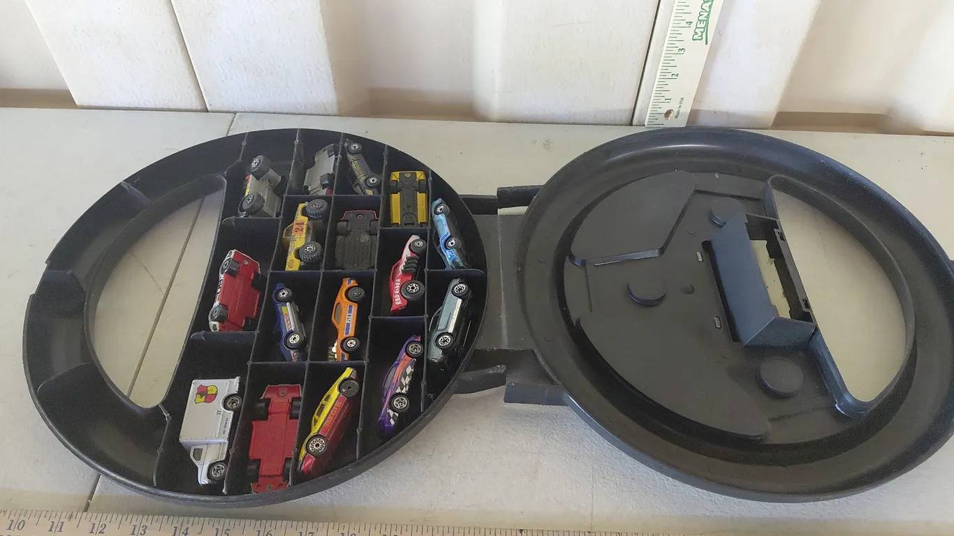 1983 Matchbox Plastic Collectors Case & 16 Assorted Matchbox Cars