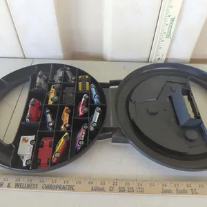 1983 Matchbox Plastic Collectors Case & 16 Assorted Matchbox Cars
