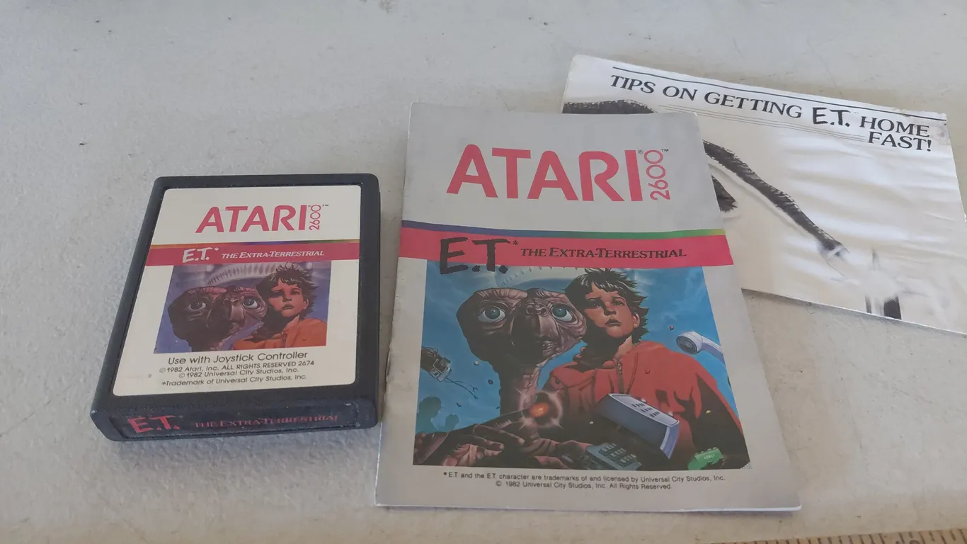 1982 Atari 2600 E.T. The Extra-Terrestrial Game W/2 Booklets
