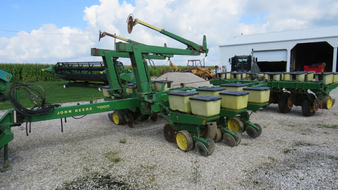John Deere 12 Row 7000 Planter