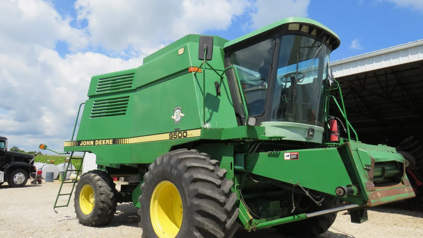 John Deere 9500 Combine