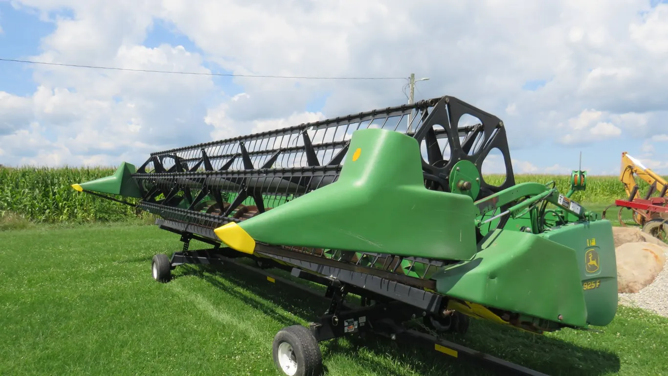 John Deere 925F Grain Platform