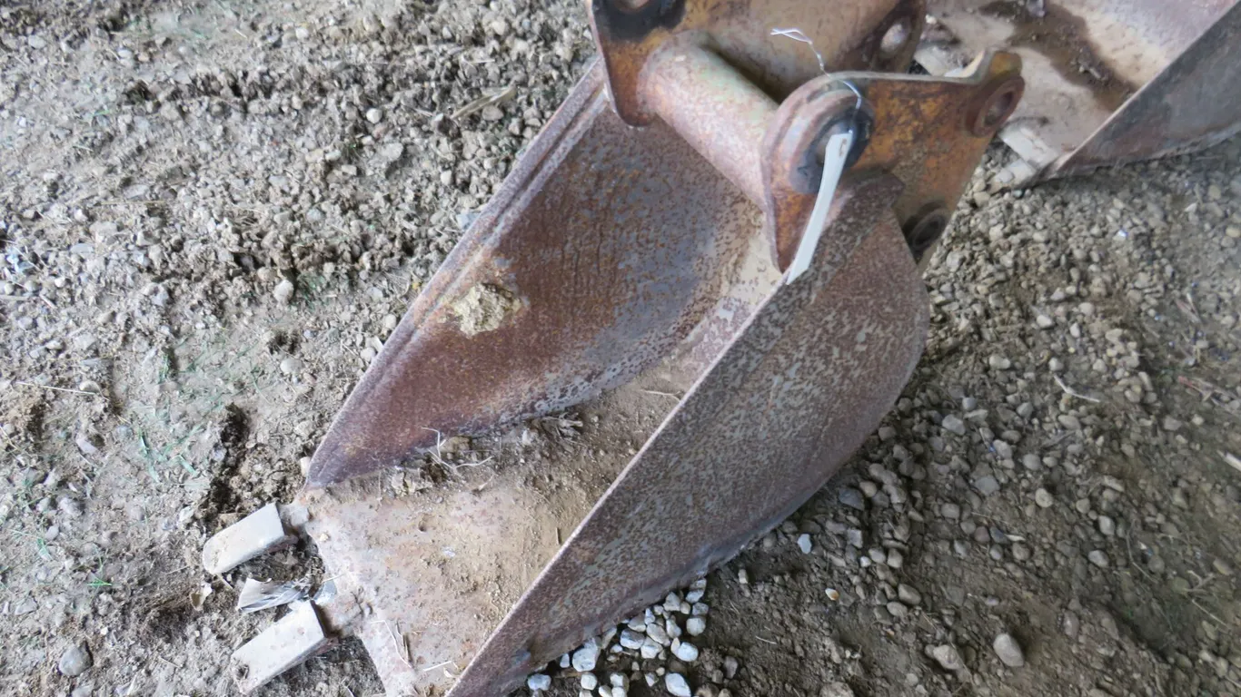 Case 16" Backhoe Bucket