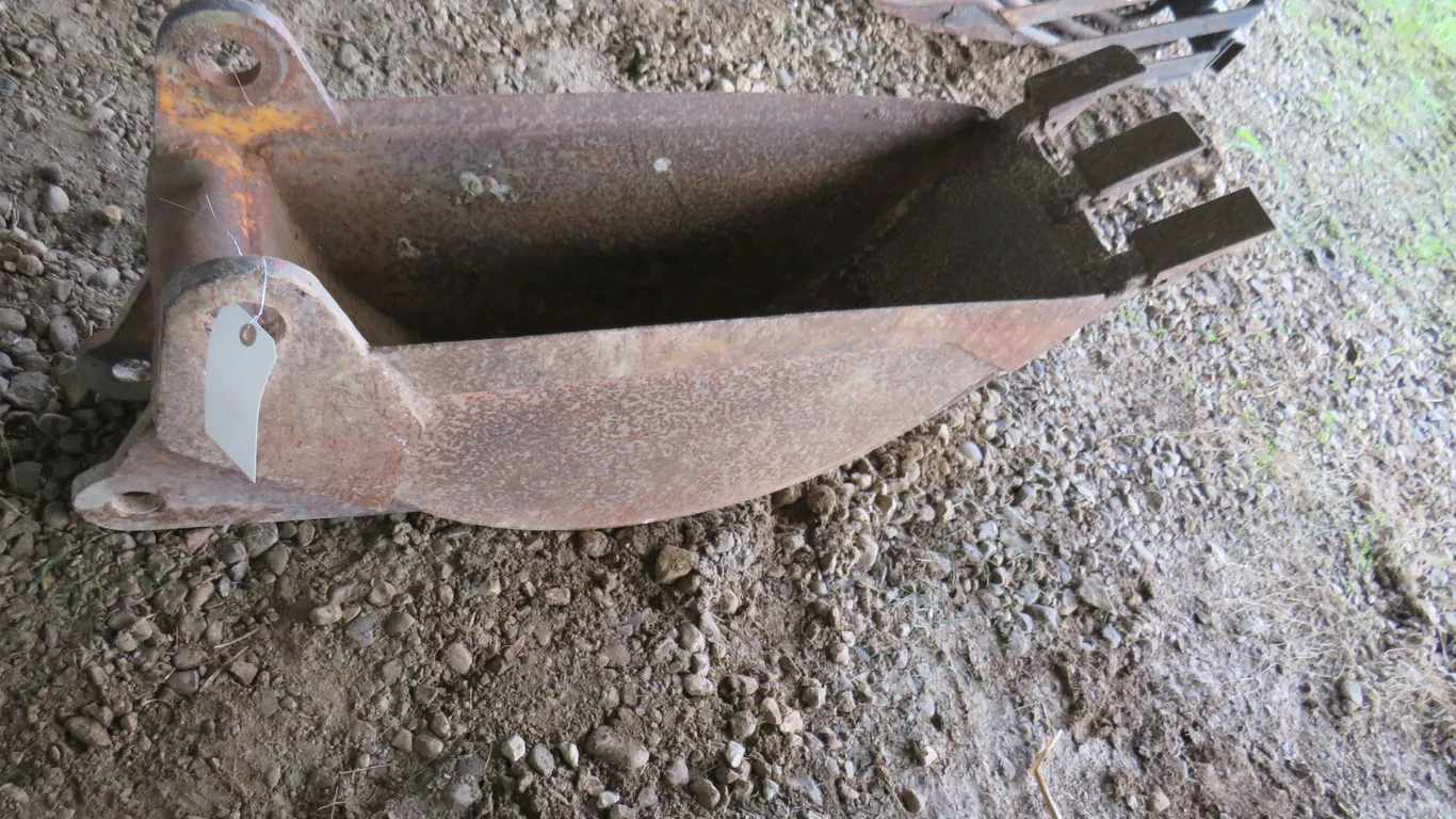 Case 12" Backhoe Bucket
