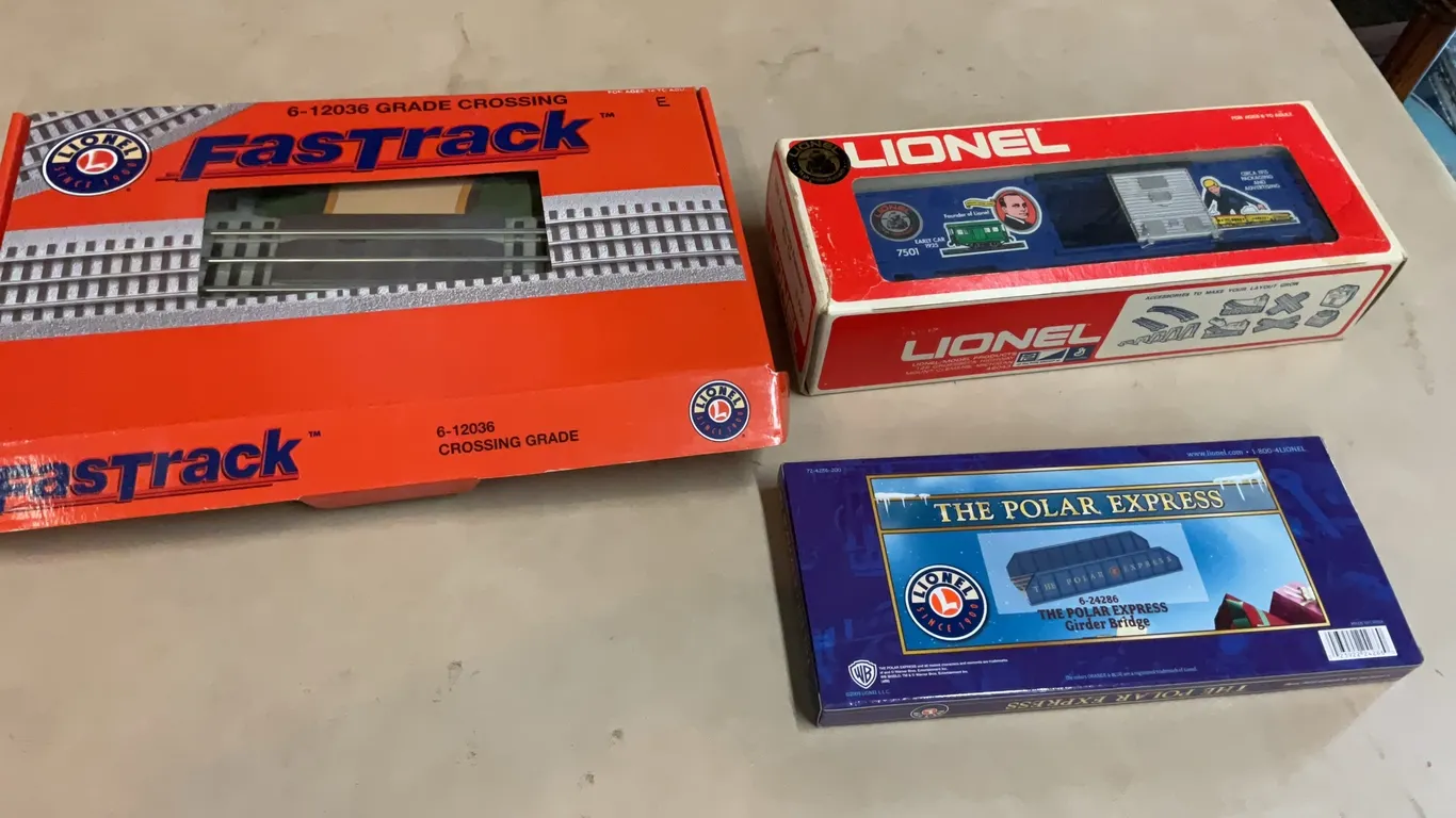 Lionel Pieces