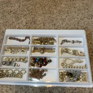 Bracelets ￼