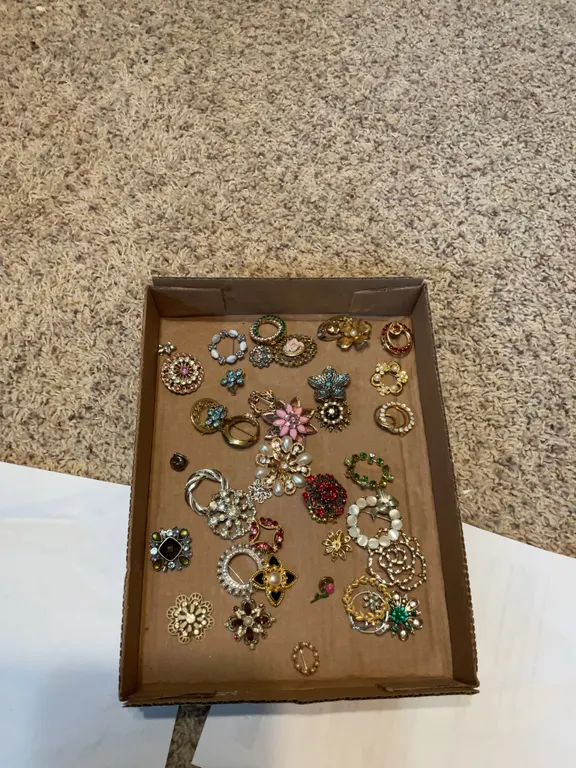 Pins or brooches 