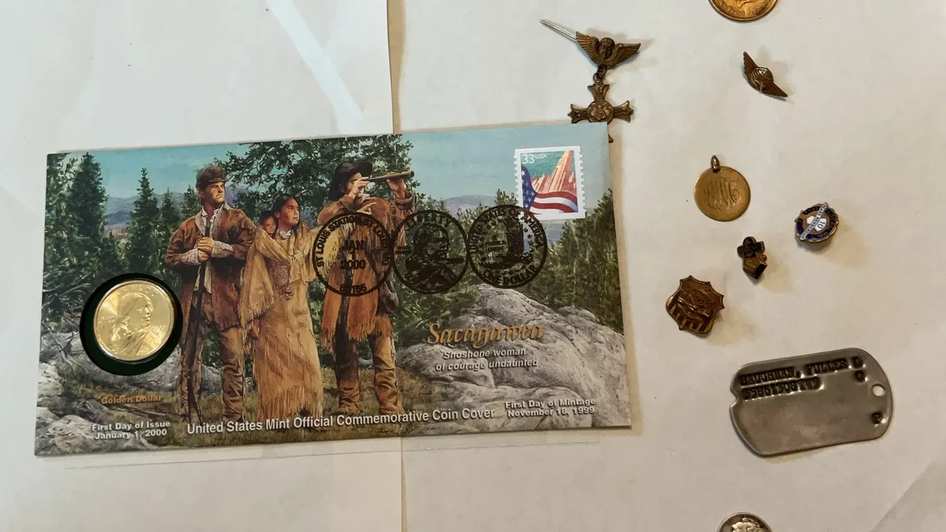 Coins, Lapelle and Military Pins