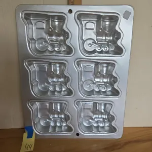 Vintage Wilton industries choo choo train mini cake pan