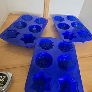 Set of three silicone muffin pans