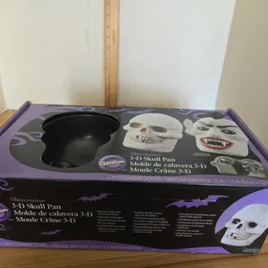 Vintage Wilton's brand Halloween 3D skull pan