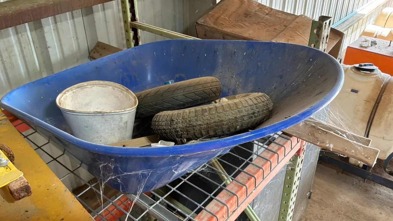WHEEL BARROW