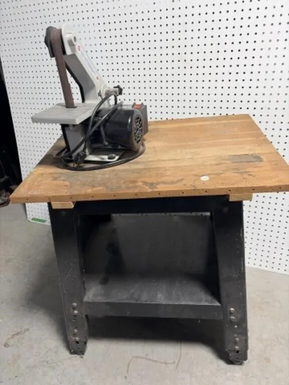 1x30 " Belt Sander & Metal Stand 26 X 19.5 X 28 “