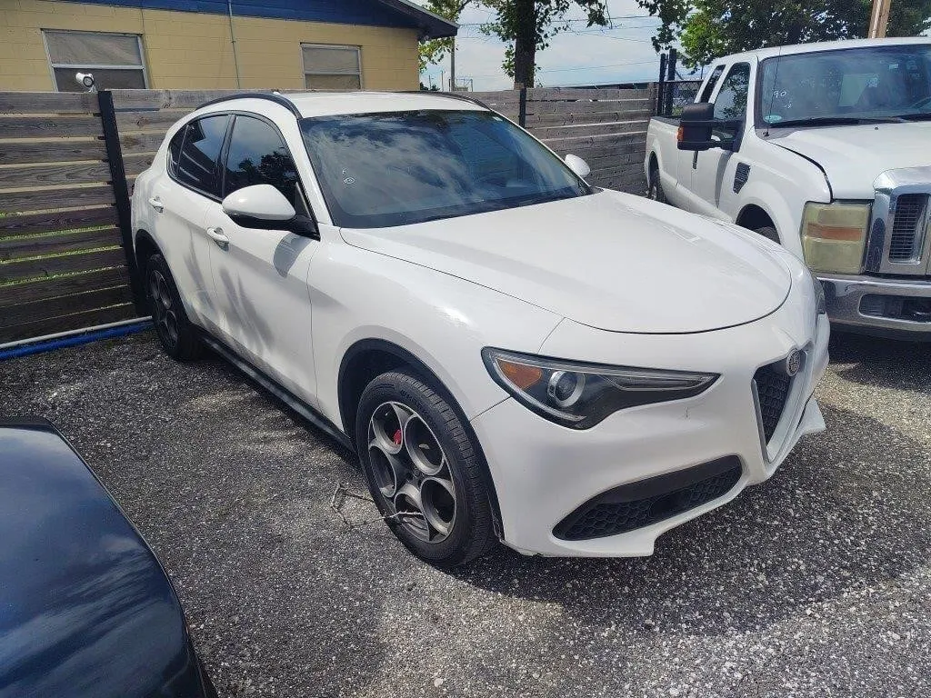 2018 Alfa Rome Stelvio RUNS/MOVES Sport